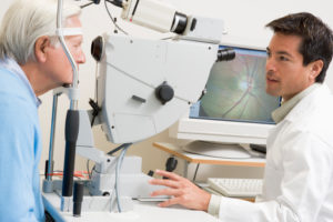 Choosing a cataract surgeon in New York City